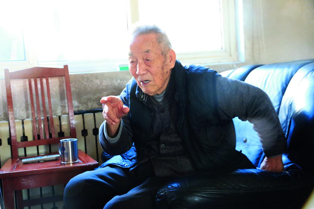王岱宗,男,1924年8月生,淄博市淄川区罗村镇河东村人。1938年参加八路军山东纵队,对日作战多次,三次负伤。