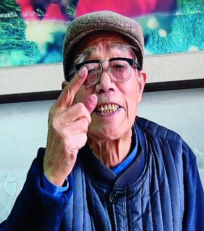 李普光,男,1924年8月生,山东省东阿县刘集镇梁庄村人。1939年2月,组织成立实验区抗日青年先锋队,任队长。1940年5月加入中国共产党。1942年担任地下联村支部书记,秘密开展党的工作。1944年到冀鲁豫游击第四中学学习,兼任党支部组织委员、学生总会主任、钢枪大队队长等职务。