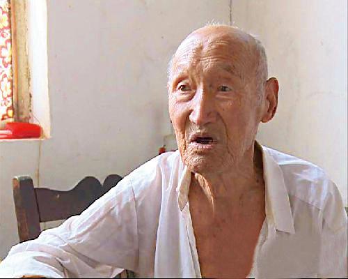 王同云,男,1925年9月7日生,山东省宁津县柴胡店镇王德普村人。抗战期间,从事《烽火报》的印刷工作。抗战胜利后,调入津浦铁路管理局——河北省吴桥县桑园车站工作。后因病未能随部队南下,回乡务农。