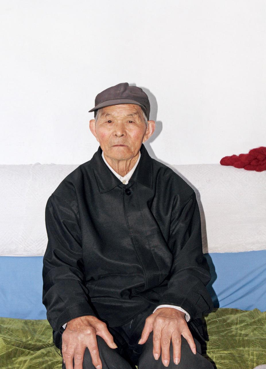 刘士平,男,1925年生,山东省章丘人。1943年刘士平瞒着家人,不辞而别,成了一名没有枪的“土八路”。后参加过莱芜、淮海、渡江战役。1955年复员回乡。