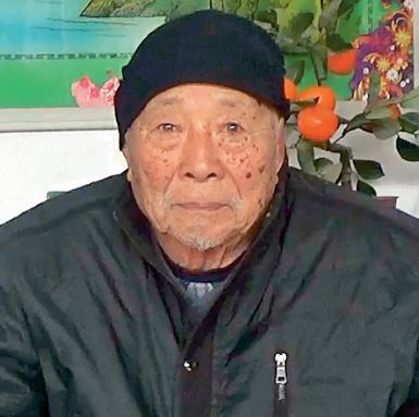 刘青,男,1927年7月生,山东省东阿县新城办事处刘庄村人。15岁参军,隶属于老四区区中队,参加过平阴平顶山和平阴夏沟战斗。17岁在聊城专署黄河司令部任通信员。