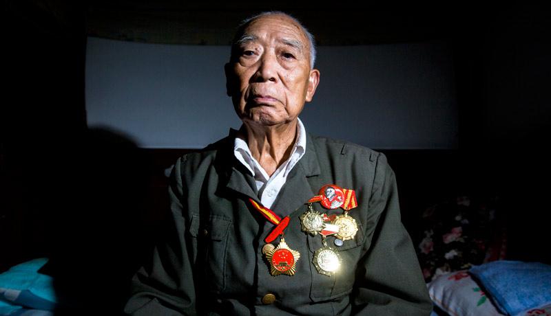 边三,生于1927年,山西代县人。先后担任八路军晋察冀军区六分区一连副班长、十二旅三十四团一营一连班长、副排长等职。