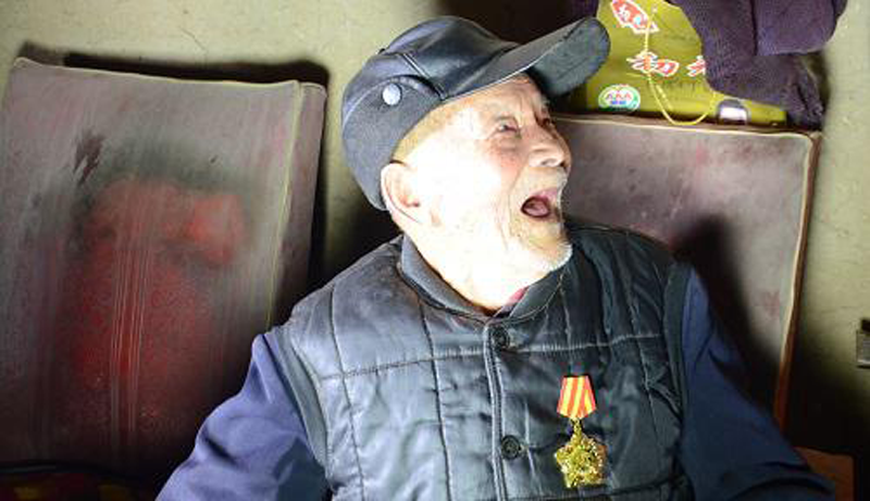 李中波,出生于1923年,河南漯河临颍县巨陵乡人。西北步兵学校军士教导总队,任第三期教育班长。