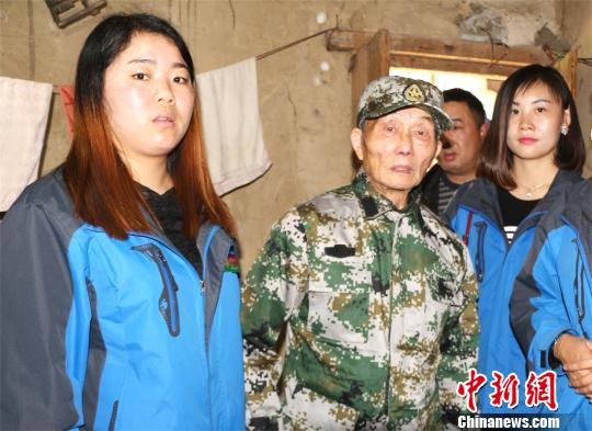 zhi_yuan_zhe_men_wei_lao_bing_huan_shang_jun_zhuang_zhong_xin_she_.jpg